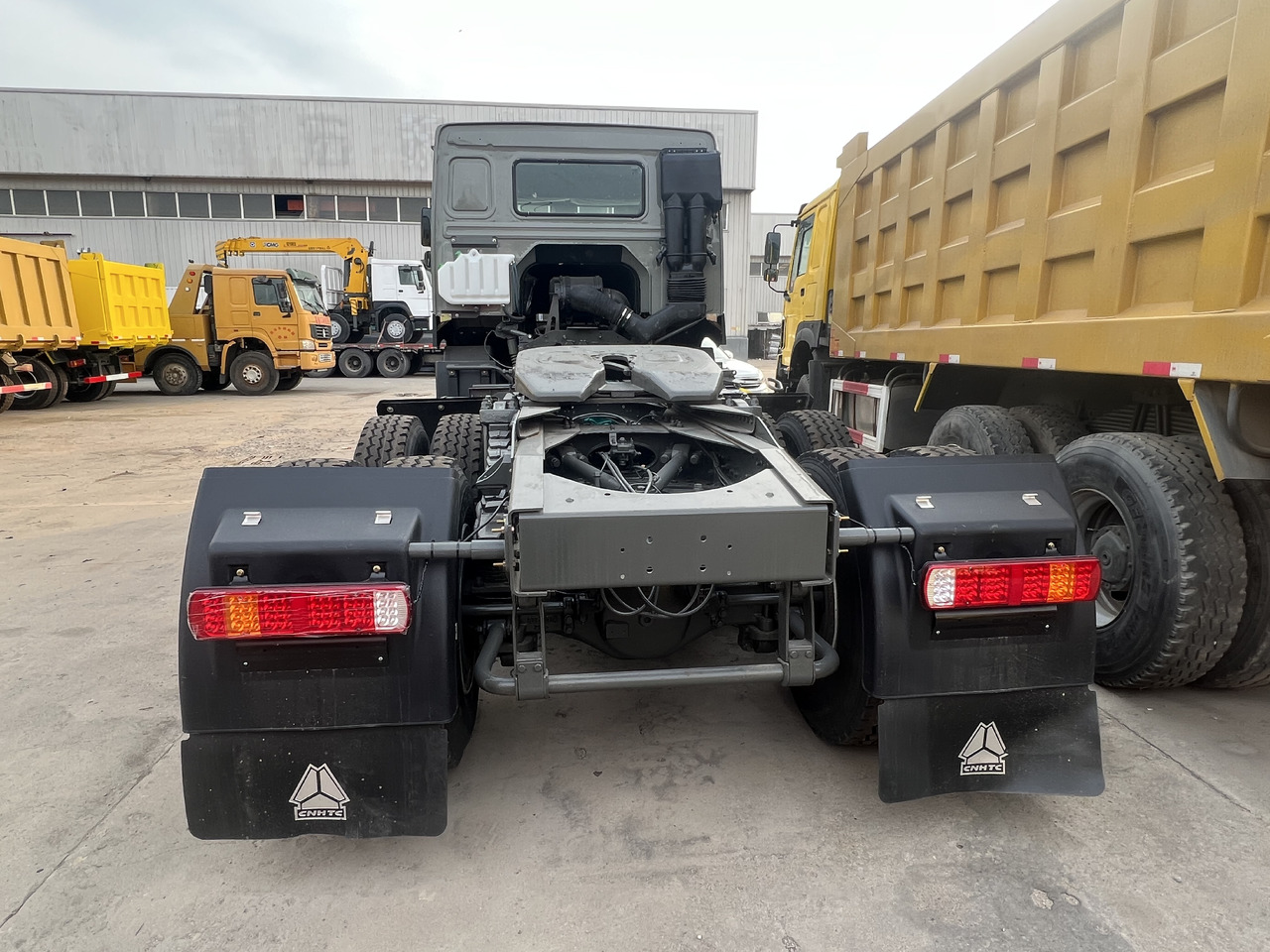 SINOTRUK HOWO - Tractor head: gambar 5 SINOTRUK HOWO - Tractor head: gambar 5