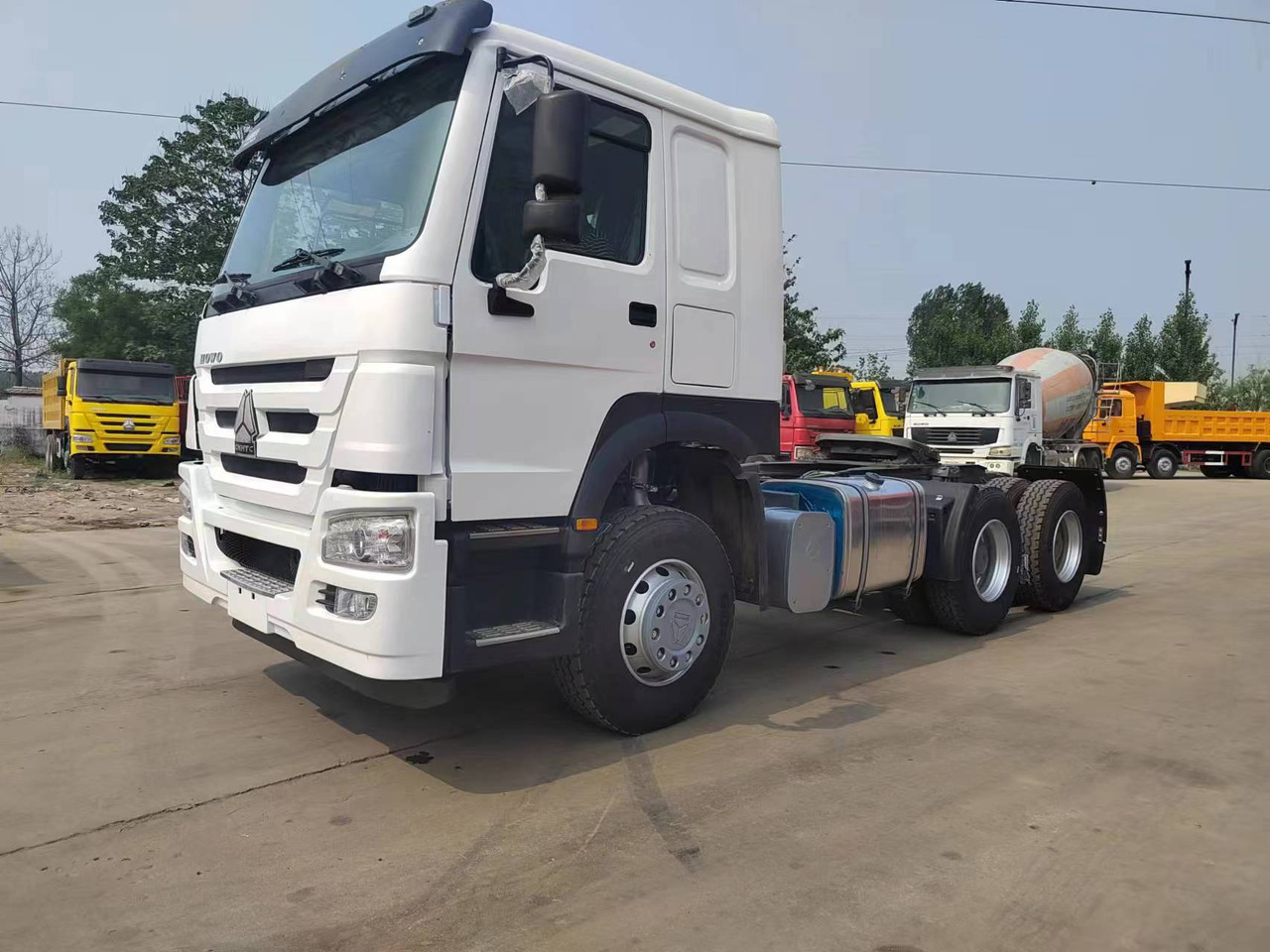 SINOTRUK HOWO trailer ead - Tractor head: gambar 1 SINOTRUK HOWO trailer ead - Tractor head: gambar 1