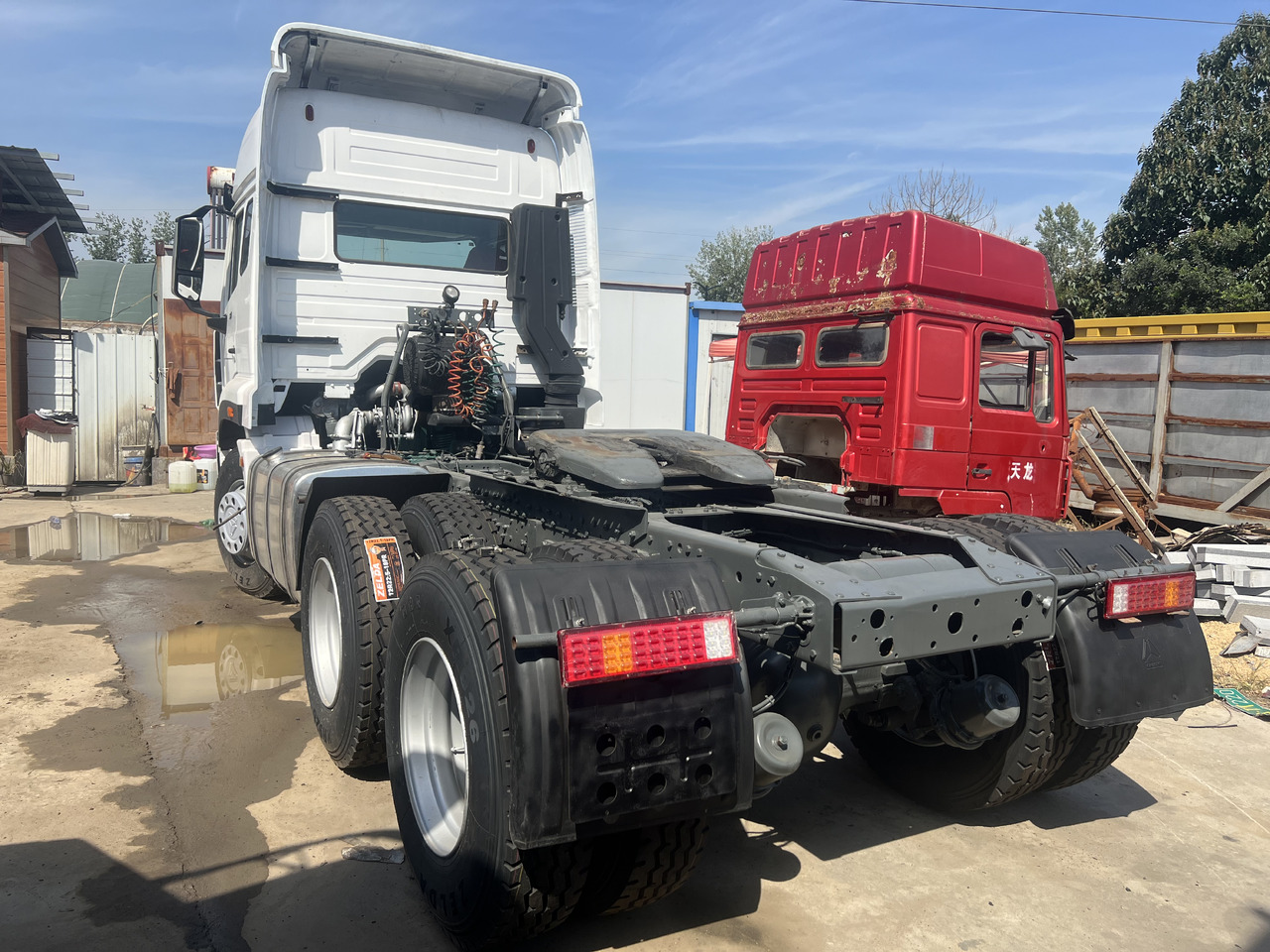 SINOTRUK HOWO trailer head - Tractor head: gambar 4 SINOTRUK HOWO trailer head - Tractor head: gambar 4