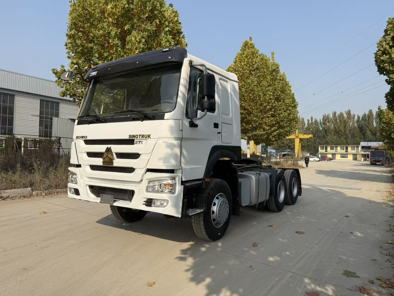 SINOTRUK Howo tractor head - Tractor head: gambar 1 SINOTRUK Howo tractor head - Tractor head: gambar 1