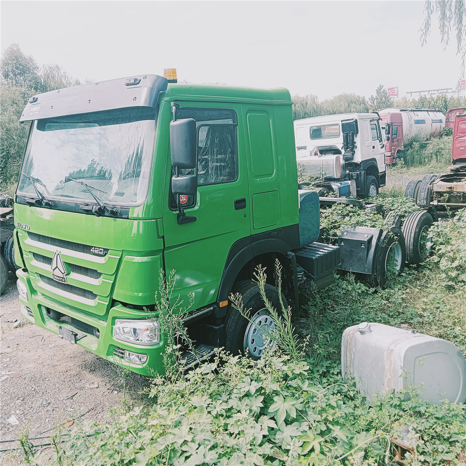 SINOTRUK Trailer head - Tractor head: gambar 2 SINOTRUK Trailer head - Tractor head: gambar 2