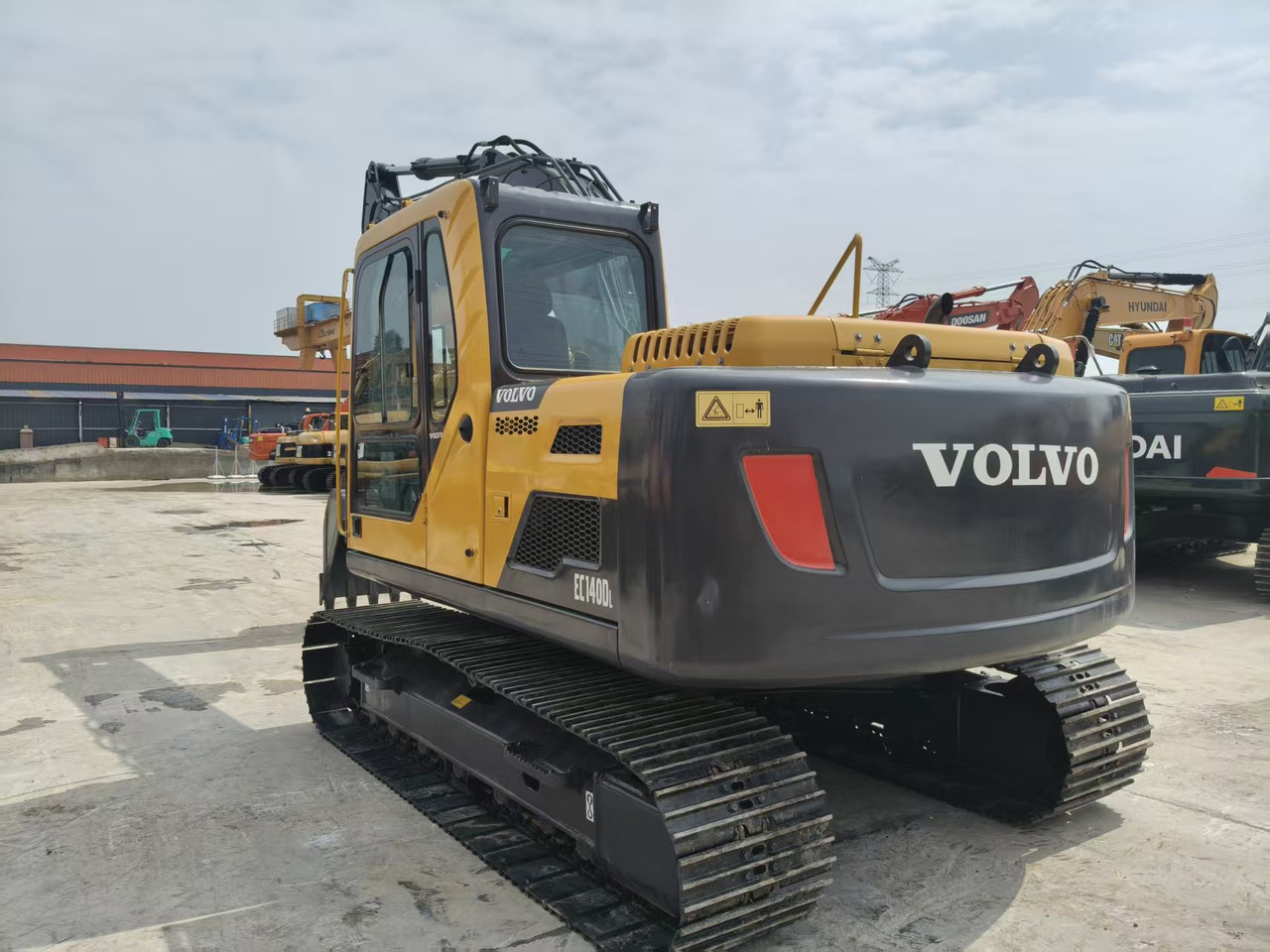 Volvo EC140DL - Ekskavator perayap: gambar 4 Volvo EC140DL - Ekskavator perayap: gambar 4