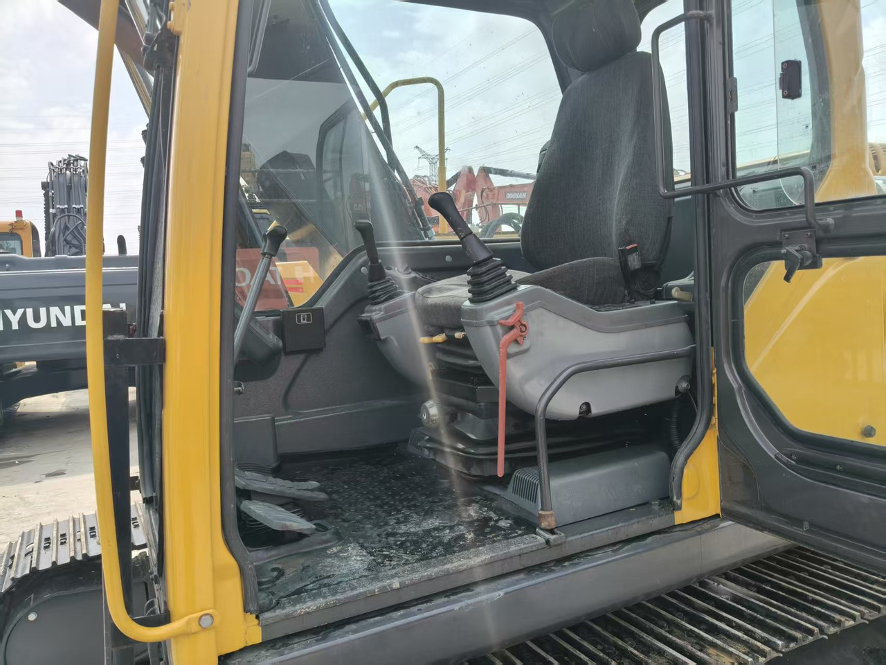 Volvo EC140DL - Ekskavator perayap: gambar 5 Volvo EC140DL - Ekskavator perayap: gambar 5