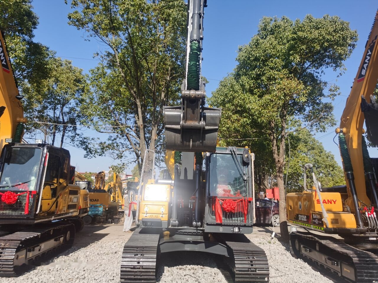 Volvo EC140DL - Ekskavator perayap: gambar 1 Volvo EC140DL - Ekskavator perayap: gambar 1
