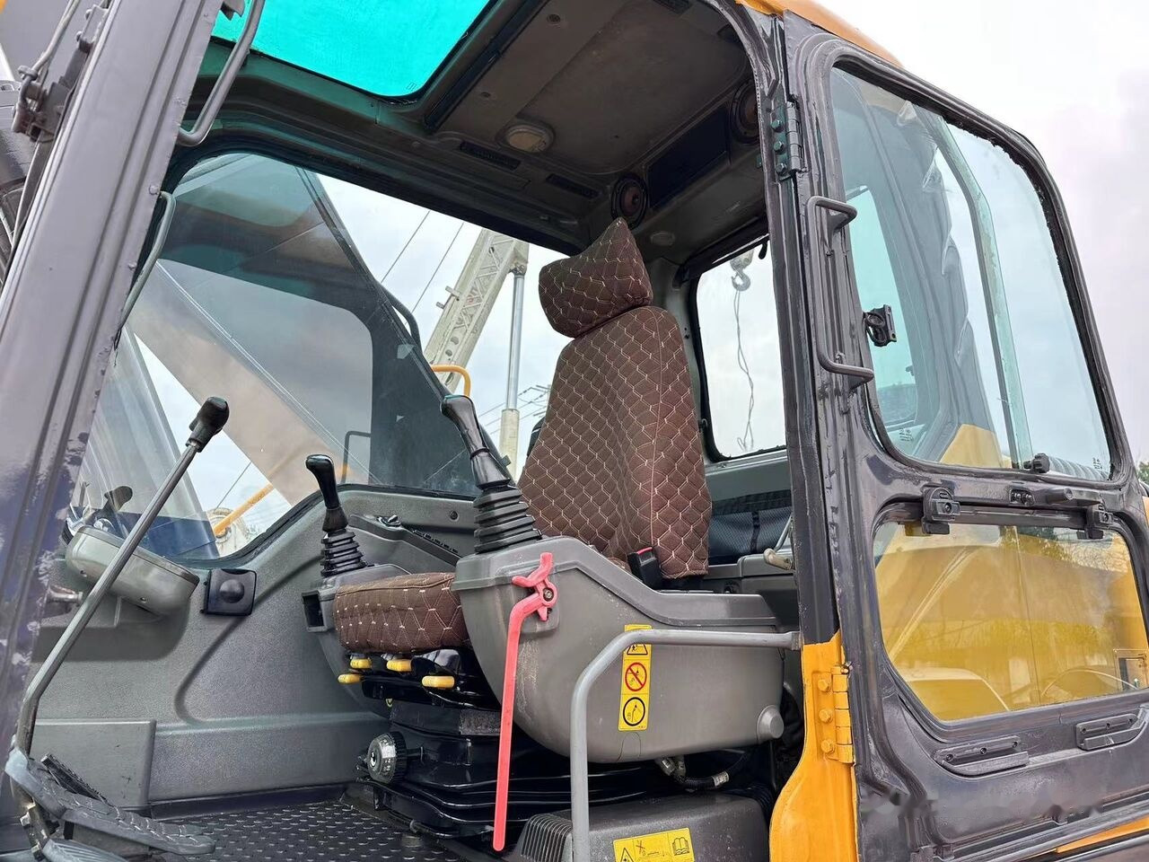 Volvo EC240D - Ekskavator perayap: gambar 3 Volvo EC240D - Ekskavator perayap: gambar 3