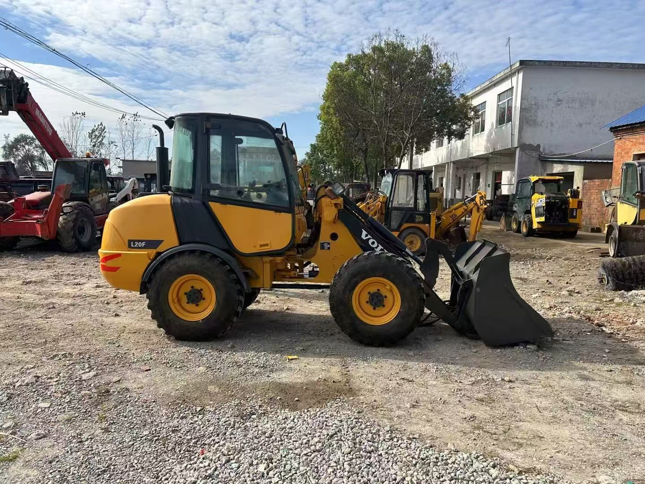 Volvo L20F - Wheel loader: gambar 3 Volvo L20F - Wheel loader: gambar 3