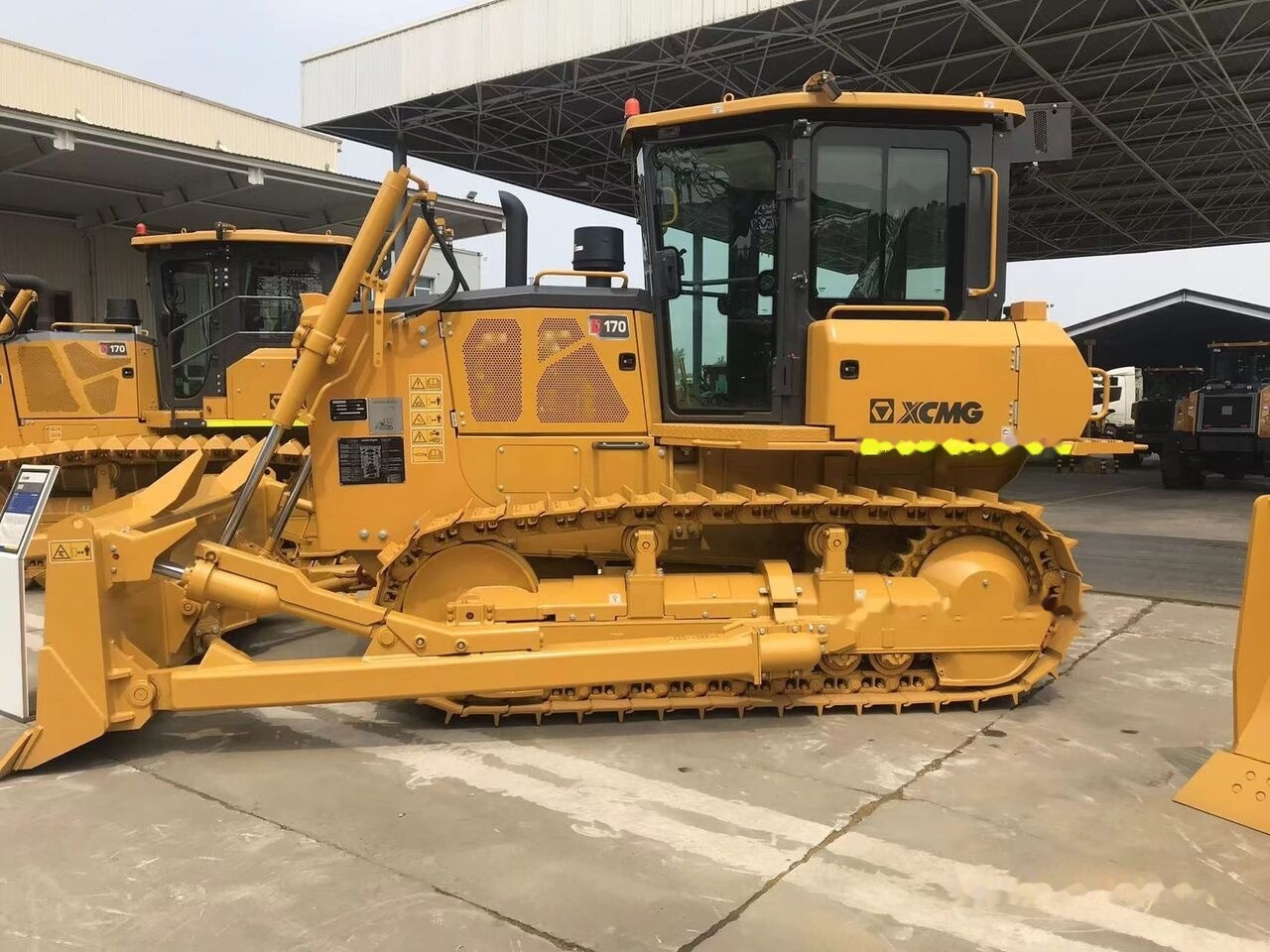 Bulldozer XCMG D170: gambar 7