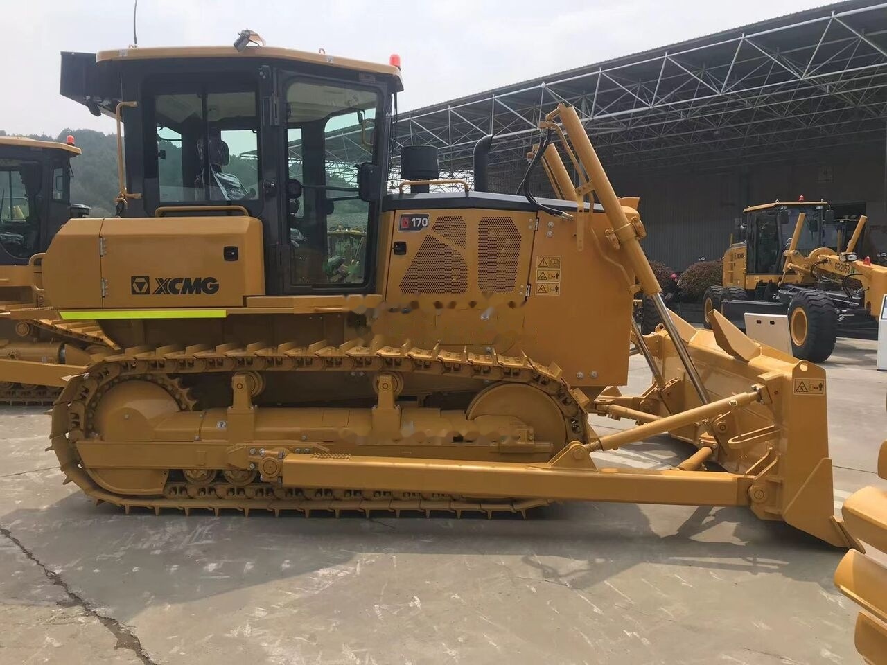 Bulldozer XCMG D170: gambar 8