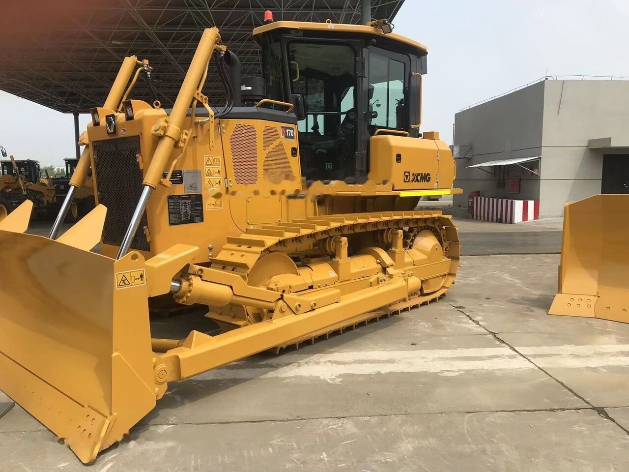 Bulldozer XCMG D170: gambar 6