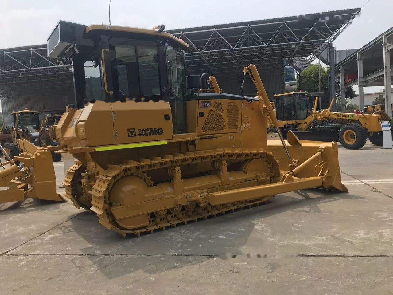 Bulldozer XCMG D170: gambar 11