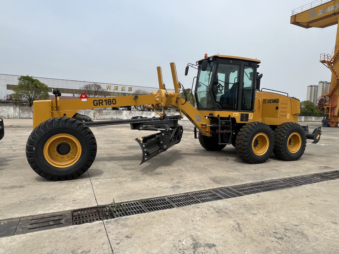 XCMG GR180 - Grader: gambar 2 XCMG GR180 - Grader: gambar 2