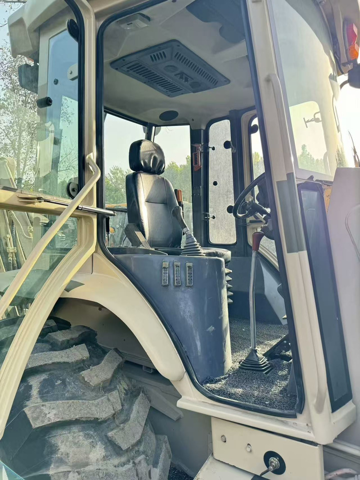 Backhoe loader XCMG XT870: gambar 7 Backhoe loader XCMG XT870: gambar 7