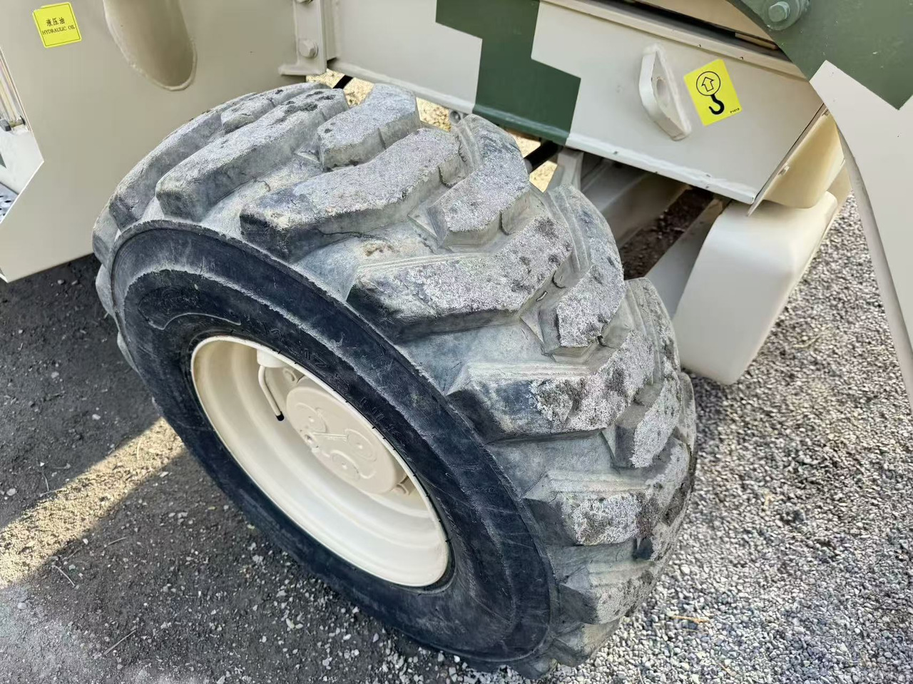 Backhoe loader XCMG XT870: gambar 8 Backhoe loader XCMG XT870: gambar 8