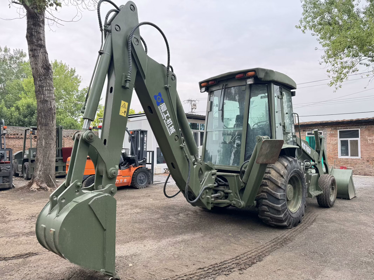 XIAGONG XG765 - Backhoe loader: gambar 3 XIAGONG XG765 - Backhoe loader: gambar 3