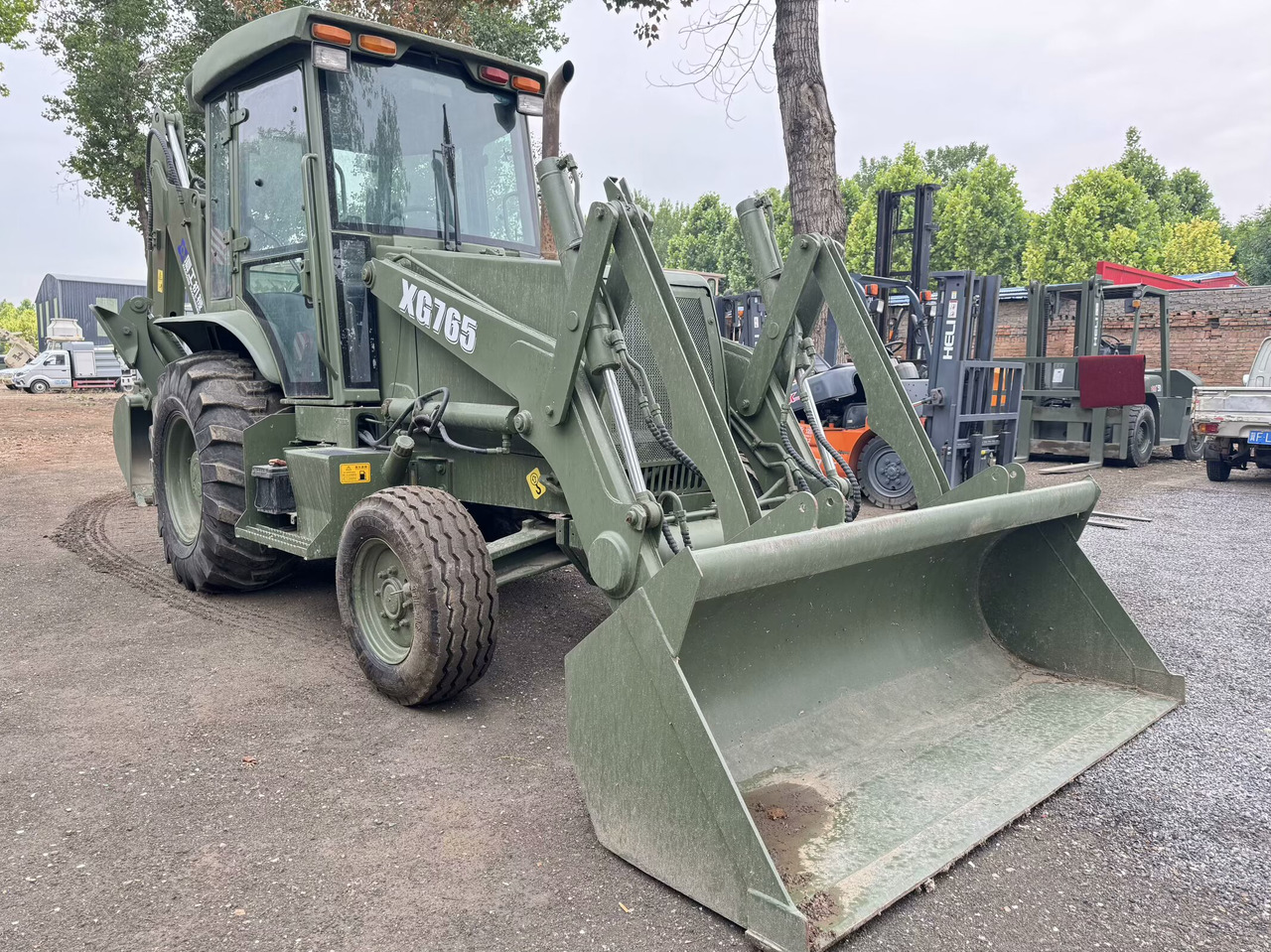 XIAGONG XG765 - Backhoe loader: gambar 4 XIAGONG XG765 - Backhoe loader: gambar 4