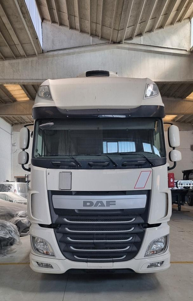 DAF XF 440 Euro 6 - Full Pneumatico - 2015 - Pengangkut kontainer/ Container truck: gambar 1 DAF XF 440 Euro 6 - Full Pneumatico - 2015 - Pengangkut kontainer/ Container truck: gambar 1