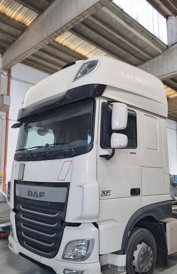DAF XF 440 Euro 6 - Full Pneumatico - 2015 - Pengangkut kontainer/ Container truck: gambar 3 DAF XF 440 Euro 6 - Full Pneumatico - 2015 - Pengangkut kontainer/ Container truck: gambar 3