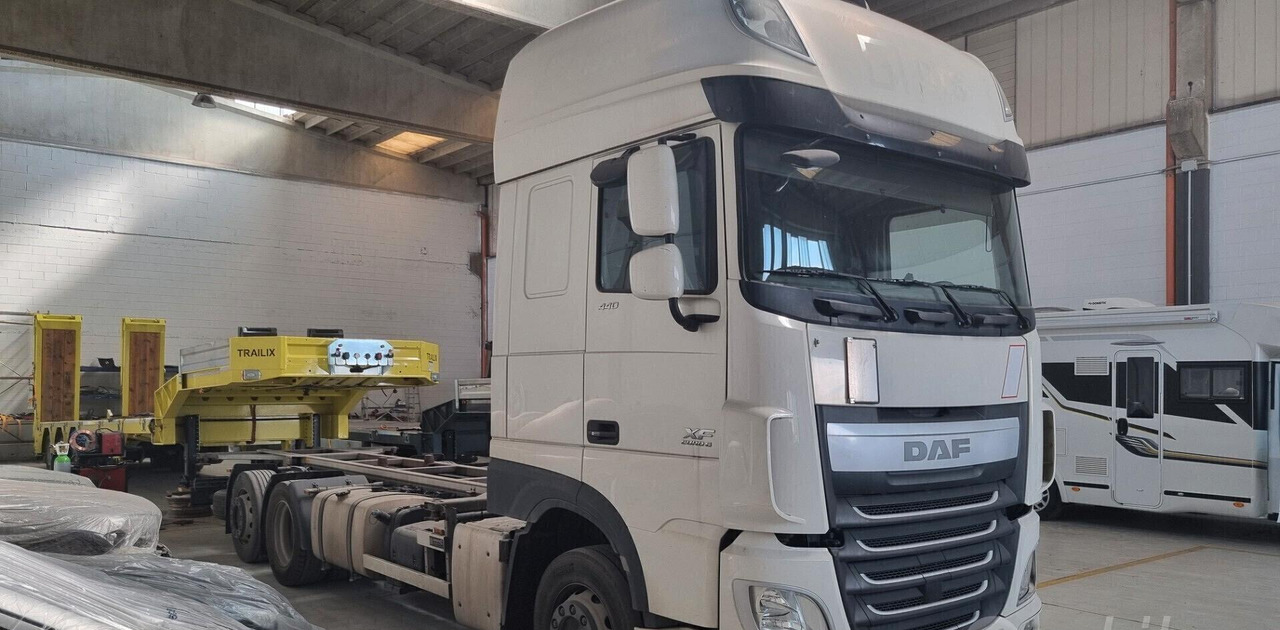 DAF XF 440 Euro 6 - Full Pneumatico - 2015 - Pengangkut kontainer/ Container truck: gambar 4 DAF XF 440 Euro 6 - Full Pneumatico - 2015 - Pengangkut kontainer/ Container truck: gambar 4
