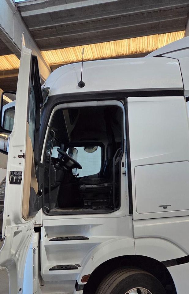 Mercedes 1848 Big Space (2017) - Tractor head: gambar 2 Mercedes 1848 Big Space (2017) - Tractor head: gambar 2