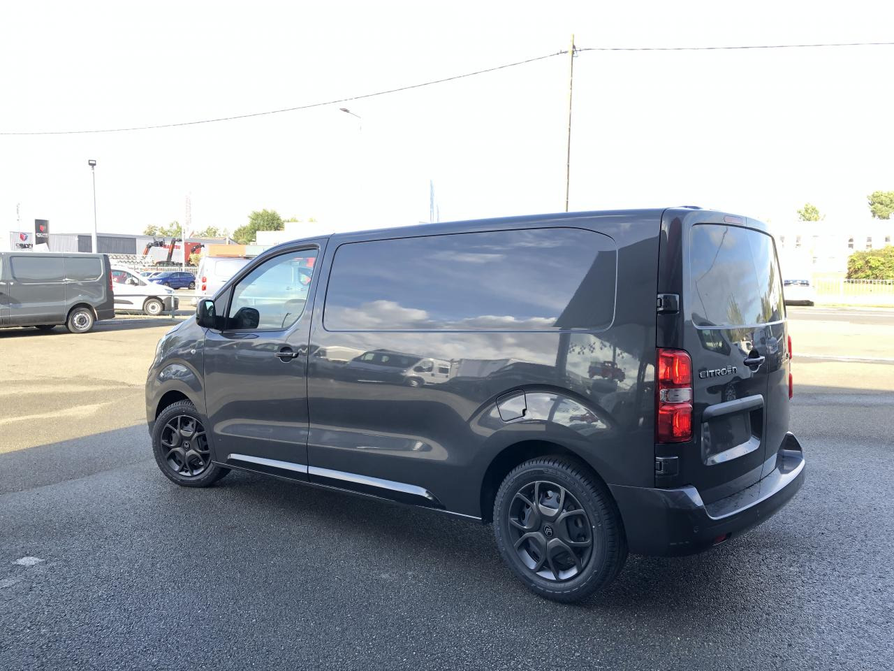 Van panel baru CITROEN Jumpy M 2.0 BlueHDi - 180 S&S - BV EAT8  III FOURGON . PHASE 2: gambar 9 Van panel baru CITROEN Jumpy M 2.0 BlueHDi - 180 S&S - BV EAT8  III FOURGON . PHASE 2: gambar 9