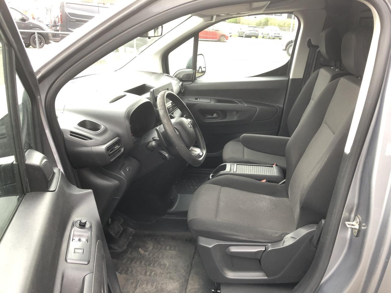 CITROEN berlingo M 1000KG BLUEHDI 130 S&S CLUB EAT8 - Van panel: gambar 5 CITROEN berlingo M 1000KG BLUEHDI 130 S&S CLUB EAT8 - Van panel: gambar 5