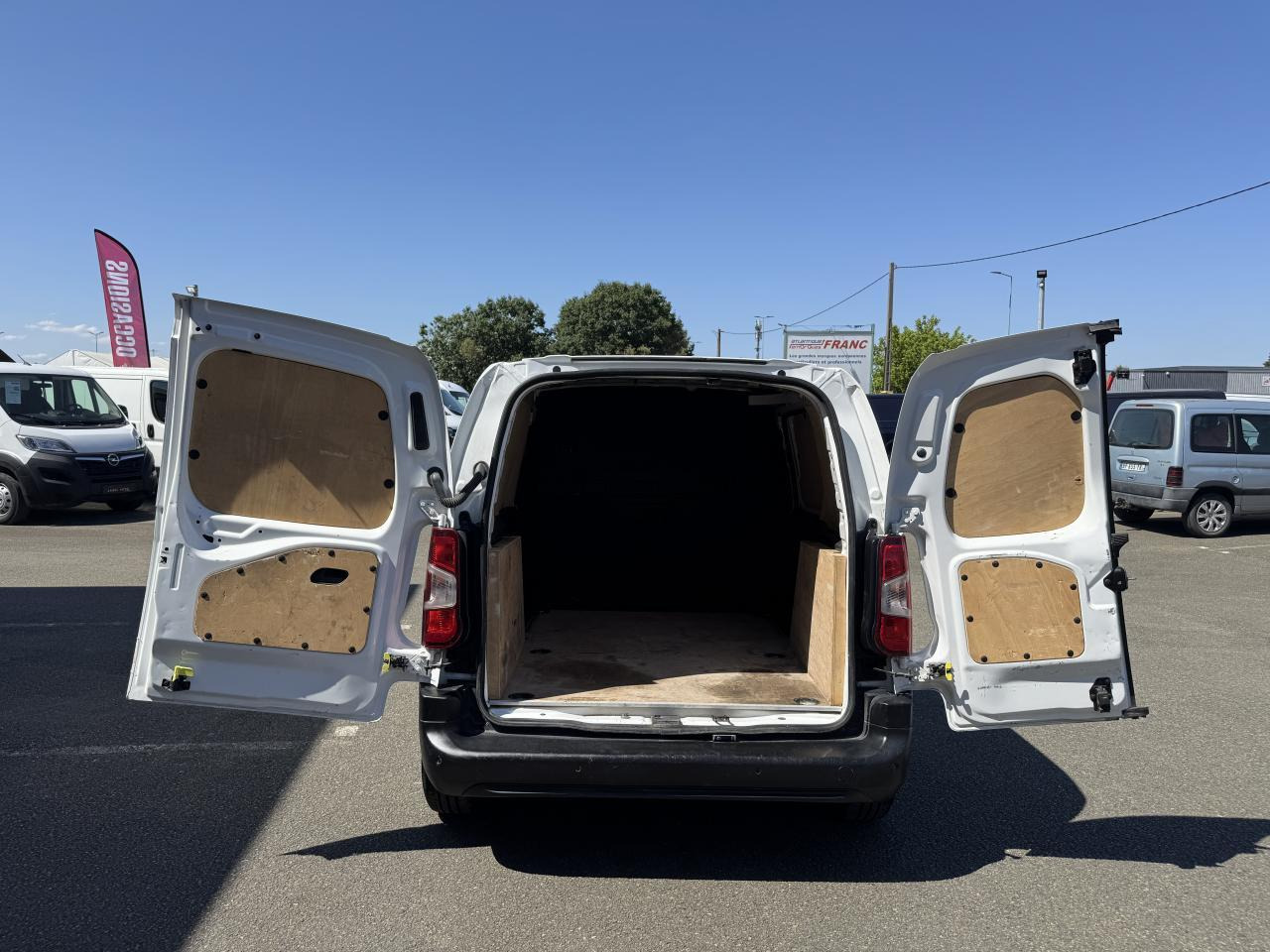 Citroen Berlingo M 650KG BLUEHDI 100 S&S DRIVER - Van kecil: gambar 2 Citroen Berlingo M 650KG BLUEHDI 100 S&S DRIVER - Van kecil: gambar 2