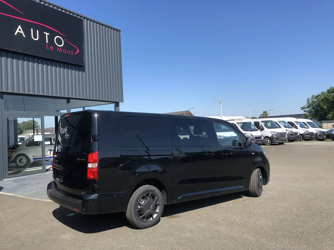 Citroen Jumpy XL 2.0 BLUEHDI 180CH S&S CABINE APPROFONDIE FIXE EAT8 - Van kombi: gambar 4 Citroen Jumpy XL 2.0 BLUEHDI 180CH S&S CABINE APPROFONDIE FIXE EAT8 - Van kombi: gambar 4