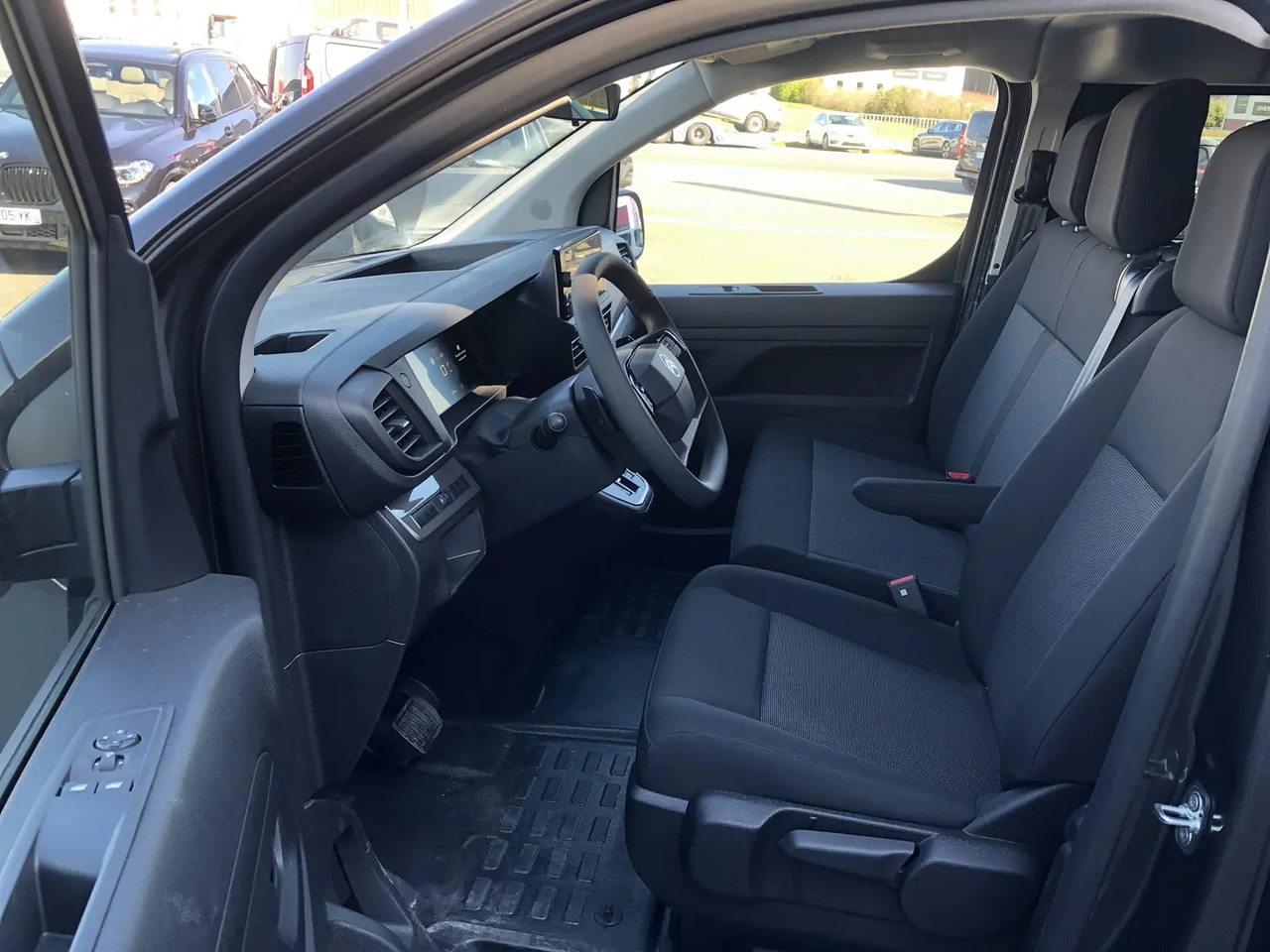 Citroen Jumpy XL 2.0 BLUEHDI 180CH S&S CABINE APPROFONDIE FIXE PACK PREMIUM CONNECT EAT8 - Van kombi: gambar 5 Citroen Jumpy XL 2.0 BLUEHDI 180CH S&S CABINE APPROFONDIE FIXE PACK PREMIUM CONNECT EAT8 - Van kombi: gambar 5