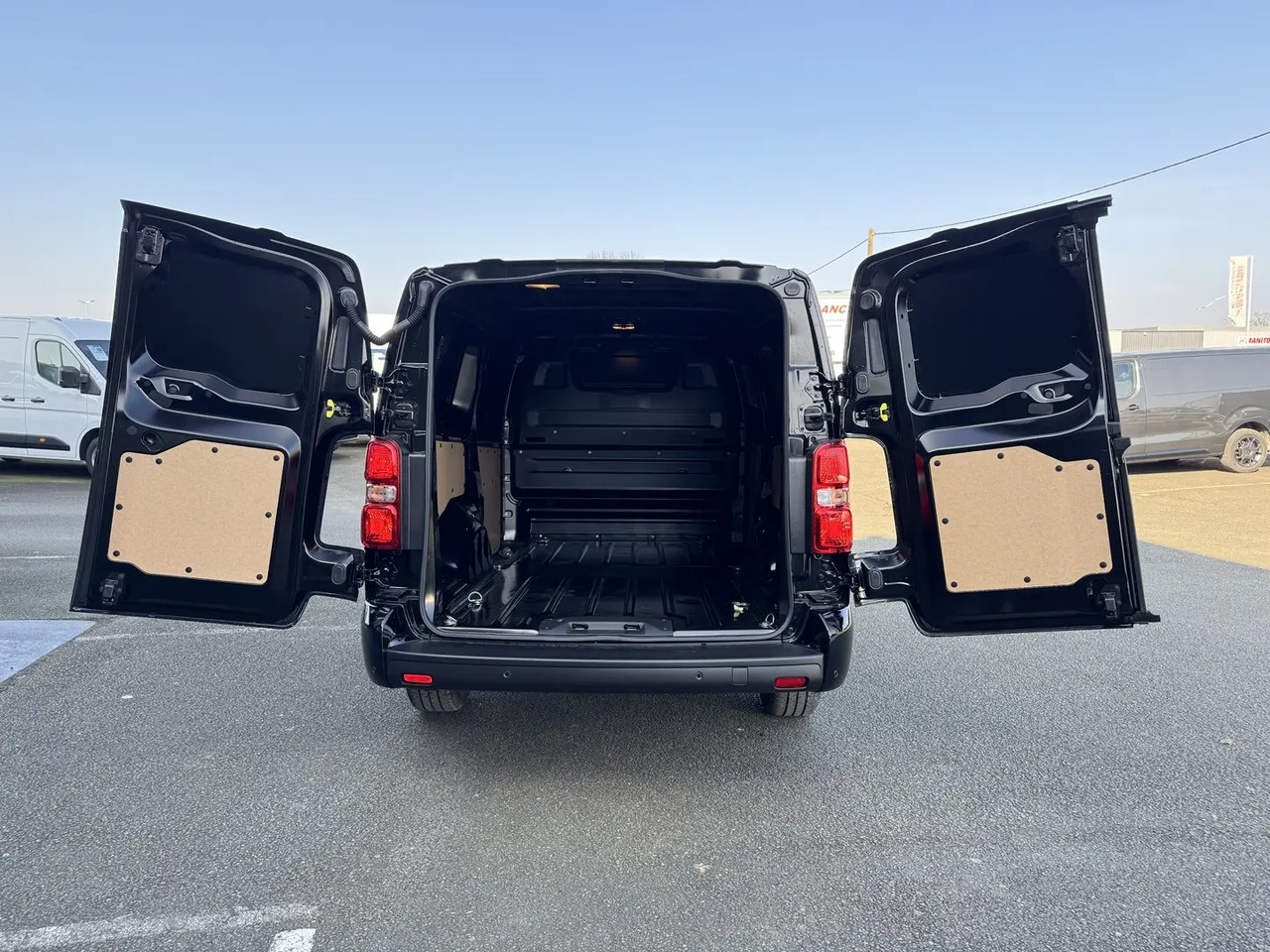 Citroen Jumpy XL 2.0 BLUEHDI 180CH S&S PACK PREMIUM CONNECT EAT8 - Van panel: gambar 2 Citroen Jumpy XL 2.0 BLUEHDI 180CH S&S PACK PREMIUM CONNECT EAT8 - Van panel: gambar 2