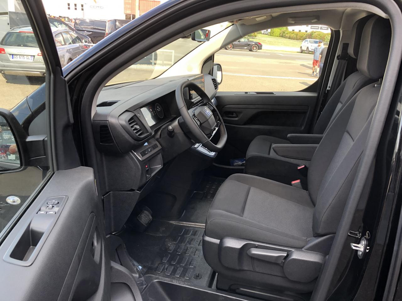 FIAT SCUDO XL 2.0 HDI 180CH EAT-8 CABINE APPROFONDIE 5 PLACES - Van kombi: gambar 4 FIAT SCUDO XL 2.0 HDI 180CH EAT-8 CABINE APPROFONDIE 5 PLACES - Van kombi: gambar 4
