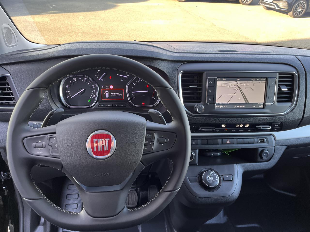 FIAT Scudo XL 2.0 BlueHDi - 180 S&S - BVA Cabine Approfondie 6 PLACES - Van kombi: gambar 4 FIAT Scudo XL 2.0 BlueHDi - 180 S&S - BVA Cabine Approfondie 6 PLACES - Van kombi: gambar 4