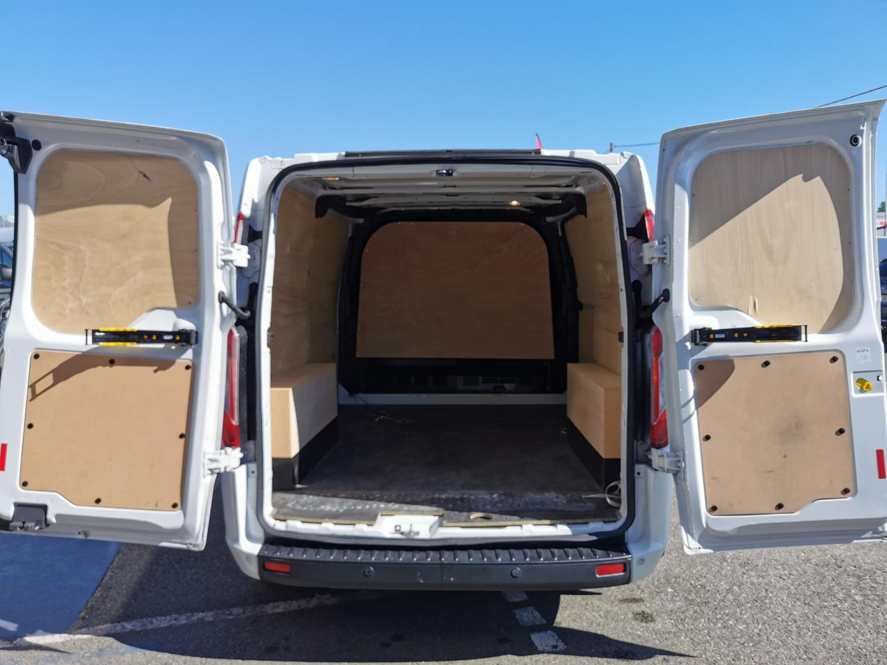 FORD Transit Custom 2.0 TDCi - 130 - BVA S&S TRANSIT CUSTOM FOURGON Fourgon 300 L1H1 Trend Business P - Van panel: gambar 3 FORD Transit Custom 2.0 TDCi - 130 - BVA S&S TRANSIT CUSTOM FOURGON Fourgon 300 L1H1 Trend Business P - Van panel: gambar 3