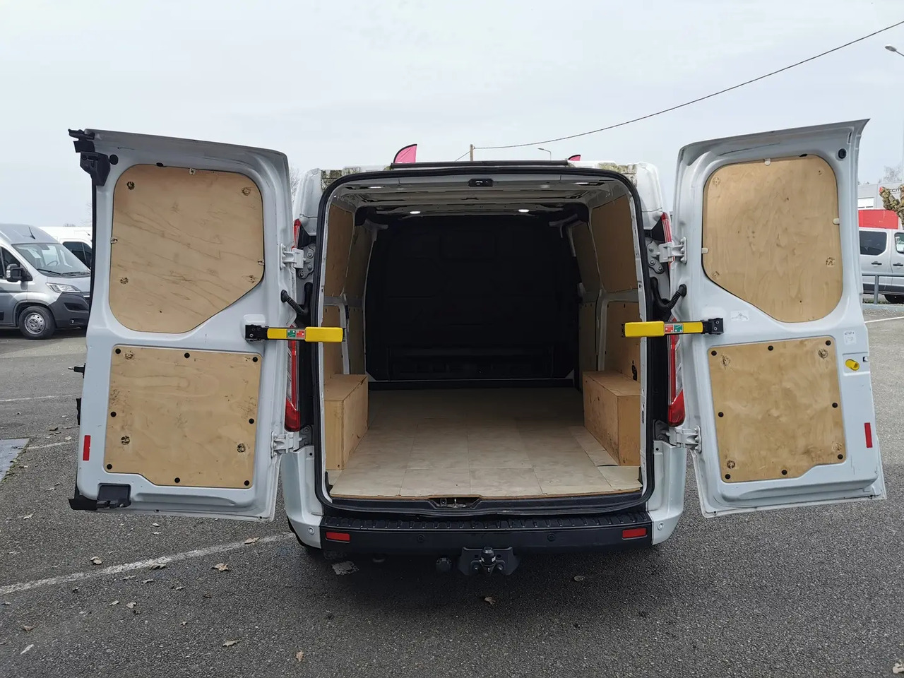 Ford Transit Custom 300 L2H1 2.0 ECOBLUE 130 TREND BUSINESS 7CV - Van panel: gambar 3 Ford Transit Custom 300 L2H1 2.0 ECOBLUE 130 TREND BUSINESS 7CV - Van panel: gambar 3