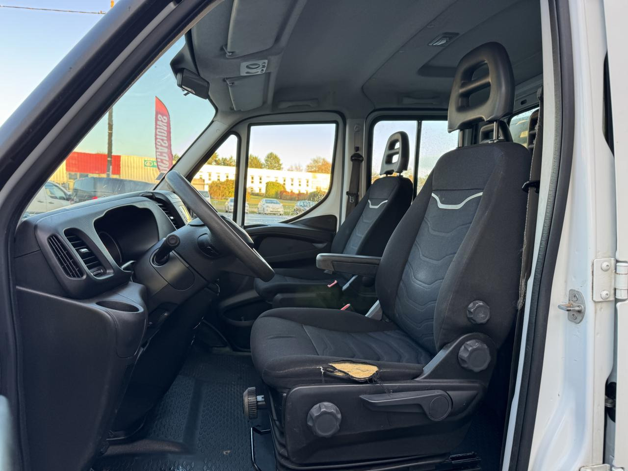 IVECO DAILY 35C14 BENNE COFFRE DOUBLE CABINE RJ 6 places - Van jungkit, Van kombi: gambar 5 IVECO DAILY 35C14 BENNE COFFRE DOUBLE CABINE RJ 6 places - Van jungkit, Van kombi: gambar 5