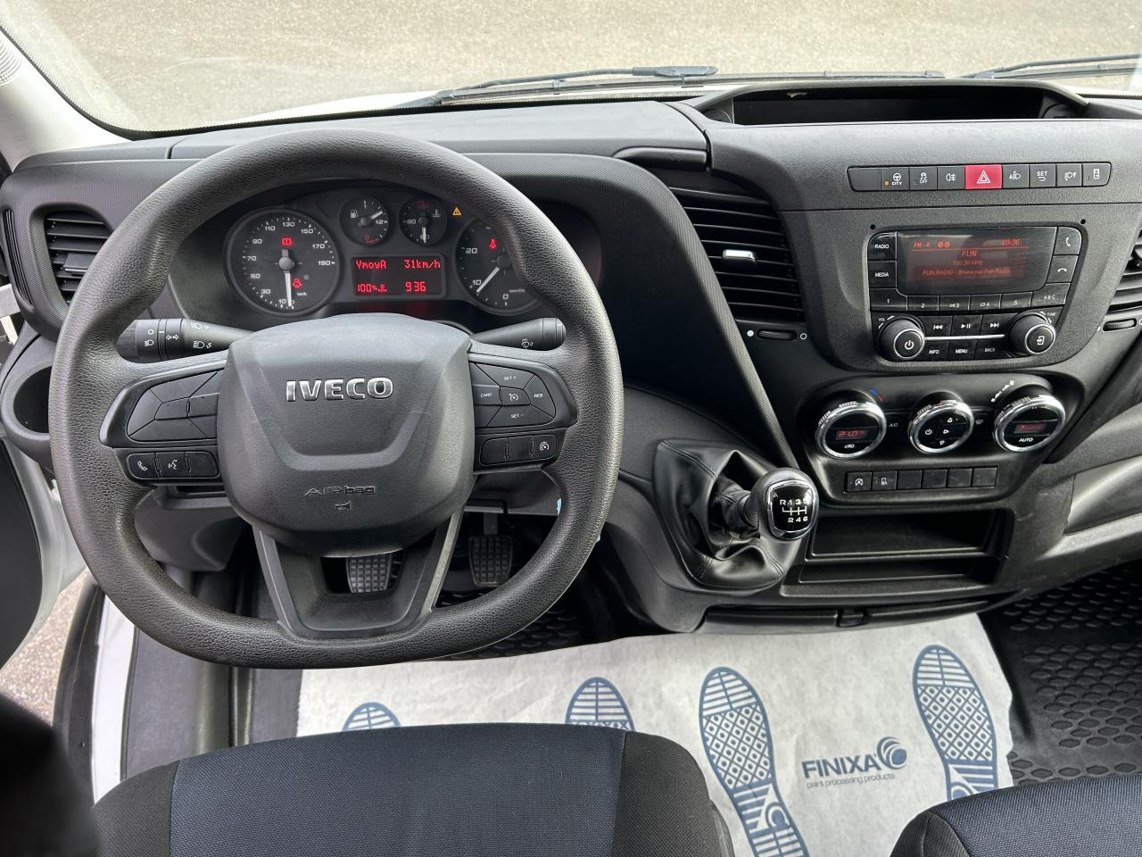 IVECO Daily 35 C 14 S&S (Quad-Leaf) CHASSIS CABINE 2014 35C/35S Chassis cabine 35 C Epmt.3.75 PHASE 3 - Van jungkit: gambar 4 IVECO Daily 35 C 14 S&S (Quad-Leaf) CHASSIS CABINE 2014 35C/35S Chassis cabine 35 C Epmt.3.75 PHASE 3 - Van jungkit: gambar 4