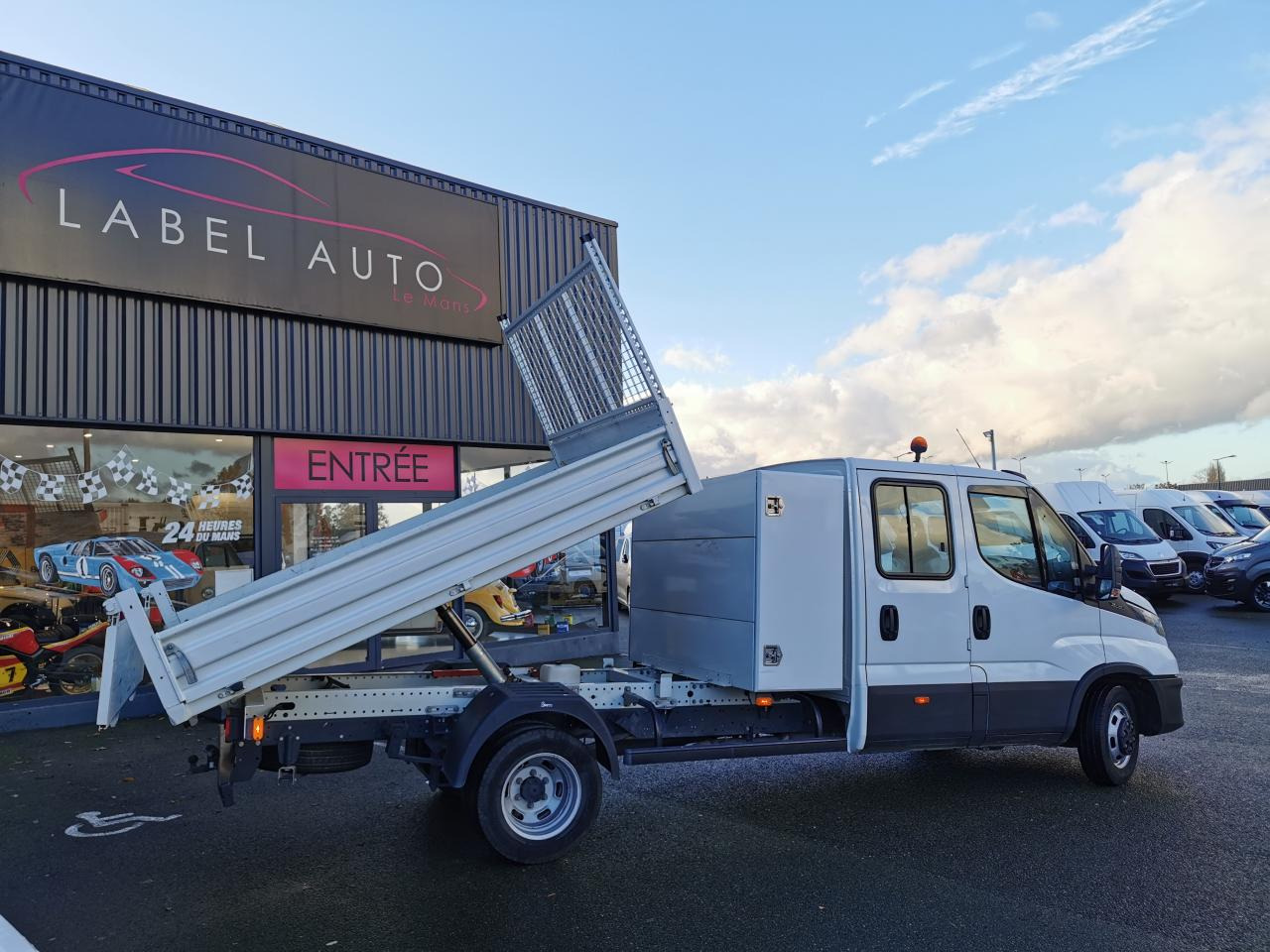 IVECO Daily 35 C 14H D/P S&S (Quad-Tor) CHASSIS DOUBLE CABINE 2014 35C/35S CHASSIS CABINE DOUBLE Chas - Van jungkit, Van kombi: gambar 5 IVECO Daily 35 C 14H D/P S&S (Quad-Tor) CHASSIS DOUBLE CABINE 2014 35C/35S CHASSIS CABINE DOUBLE Chas - Van jungkit, Van kombi: gambar 5