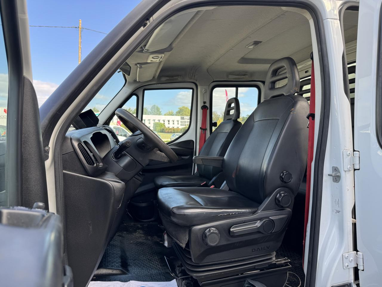 IVECO Daily 35 C 16 D S&S (Quad-Leaf) CHASSIS DOUBLE CABINE 2014 35C/35S CHASSIS CABINE DOUBLE Chassi - Van jungkit, Van kombi: gambar 4 IVECO Daily 35 C 16 D S&S (Quad-Leaf) CHASSIS DOUBLE CABINE 2014 35C/35S CHASSIS CABINE DOUBLE Chassi - Van jungkit, Van kombi: gambar 4