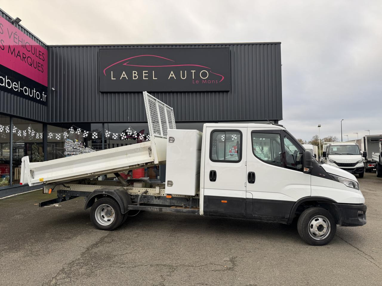 IVECO Daily 35 C 16 D S&S (Quad-Leaf) CHASSIS DOUBLE CABINE 2014 35C/35S CHASSIS CABINE DOUBLE Chassi - Van jungkit, Van kombi: gambar 1 IVECO Daily 35 C 16 D S&S (Quad-Leaf) CHASSIS DOUBLE CABINE 2014 35C/35S CHASSIS CABINE DOUBLE Chassi - Van jungkit, Van kombi: gambar 1