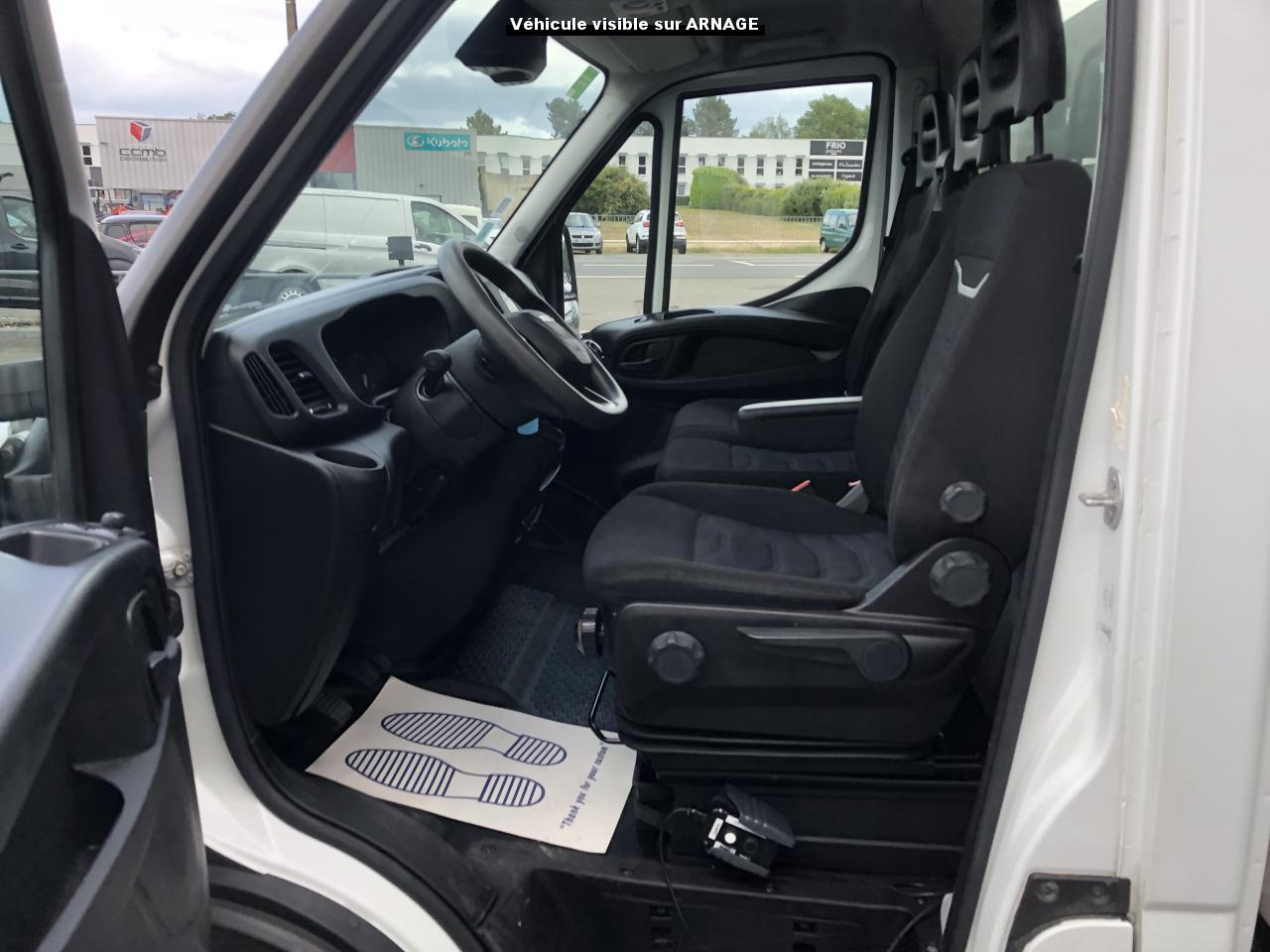 IVECO Daily 35 C 16H3.0 (Quad-Leaf) CHASSIS CABINE 2014 35C/35S Chassis cabine 35 C Epmt.3.75 PHASE 4 - Van jungkit: gambar 5 IVECO Daily 35 C 16H3.0 (Quad-Leaf) CHASSIS CABINE 2014 35C/35S Chassis cabine 35 C Epmt.3.75 PHASE 4 - Van jungkit: gambar 5