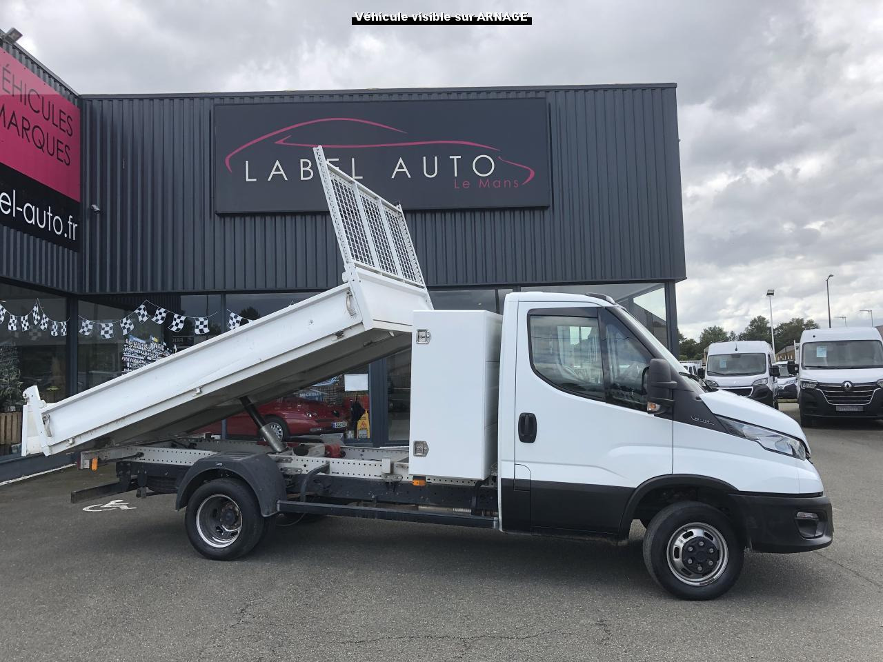 IVECO Daily 35 C 16H3.0 (Quad-Leaf) CHASSIS CABINE 2014 35C/35S Chassis cabine 35 C Epmt.3.75 PHASE 4 - Van jungkit: gambar 1 IVECO Daily 35 C 16H3.0 (Quad-Leaf) CHASSIS CABINE 2014 35C/35S Chassis cabine 35 C Epmt.3.75 PHASE 4 - Van jungkit: gambar 1