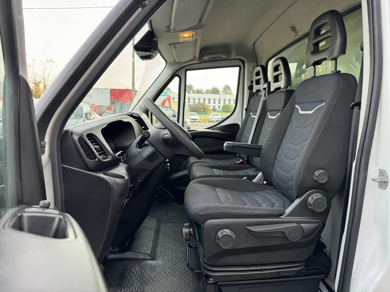 IVECO Daily 35C16 CAISSE HAYON 20M3 RJ 3.0L 160CH - Van box: gambar 5 IVECO Daily 35C16 CAISSE HAYON 20M3 RJ 3.0L 160CH - Van box: gambar 5
