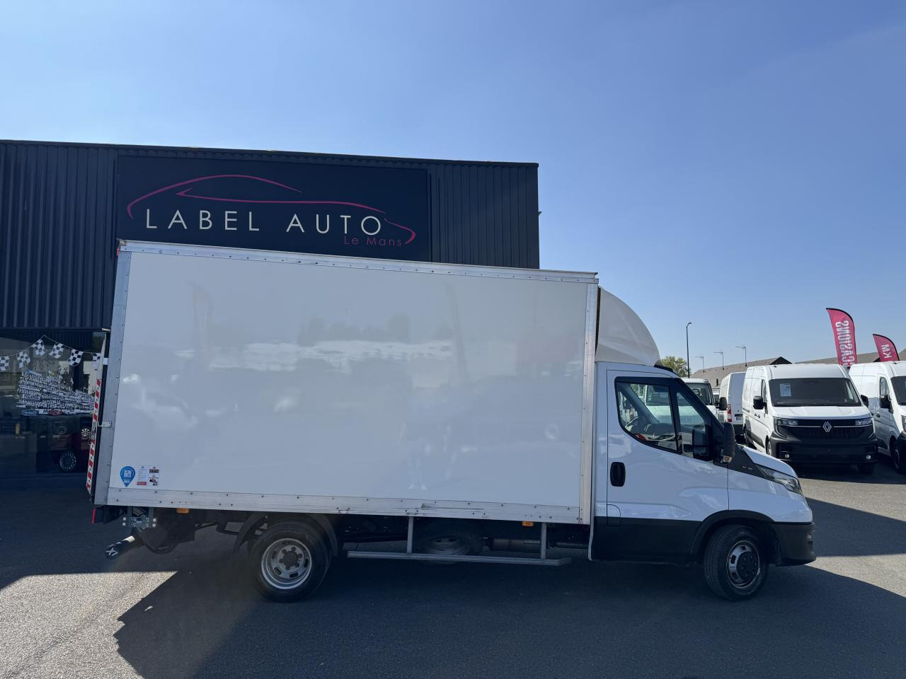 Iveco Daily 35 C 16 CAISSE HAYON 20M3 - Van box: gambar 1 Iveco Daily 35 C 16 CAISSE HAYON 20M3 - Van box: gambar 1