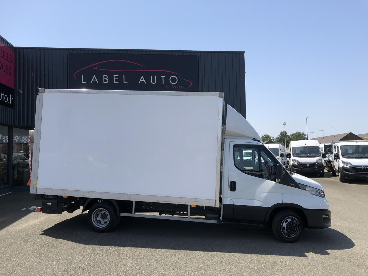 Iveco Daily 35 C 16 CAISSE HAYON 20M3 - Van box: gambar 1 Iveco Daily 35 C 16 CAISSE HAYON 20M3 - Van box: gambar 1