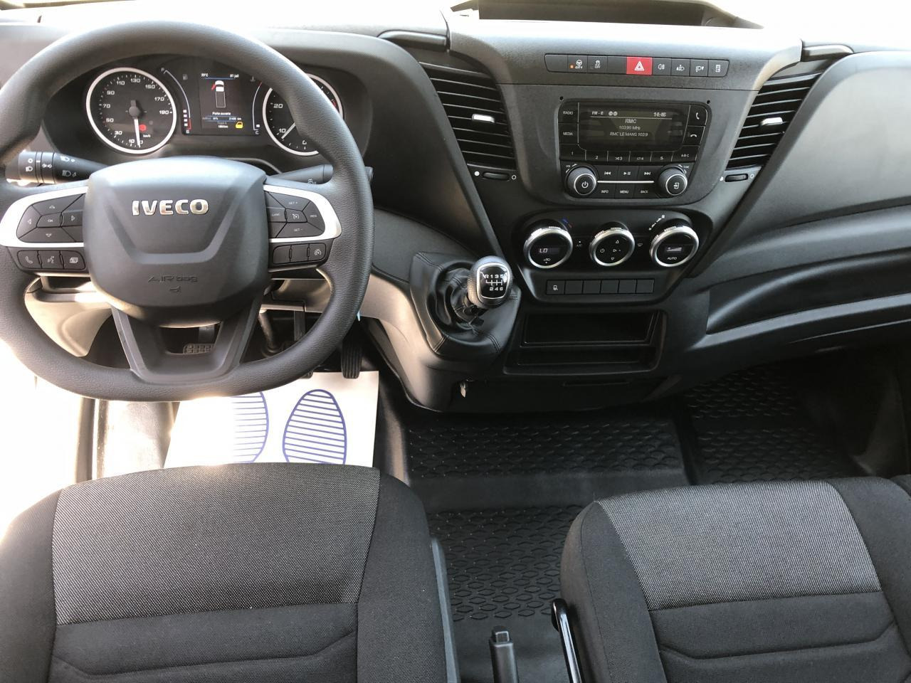 Iveco Daily 35 C 16 CAISSE HAYON 20M3 - Van box: gambar 4 Iveco Daily 35 C 16 CAISSE HAYON 20M3 - Van box: gambar 4