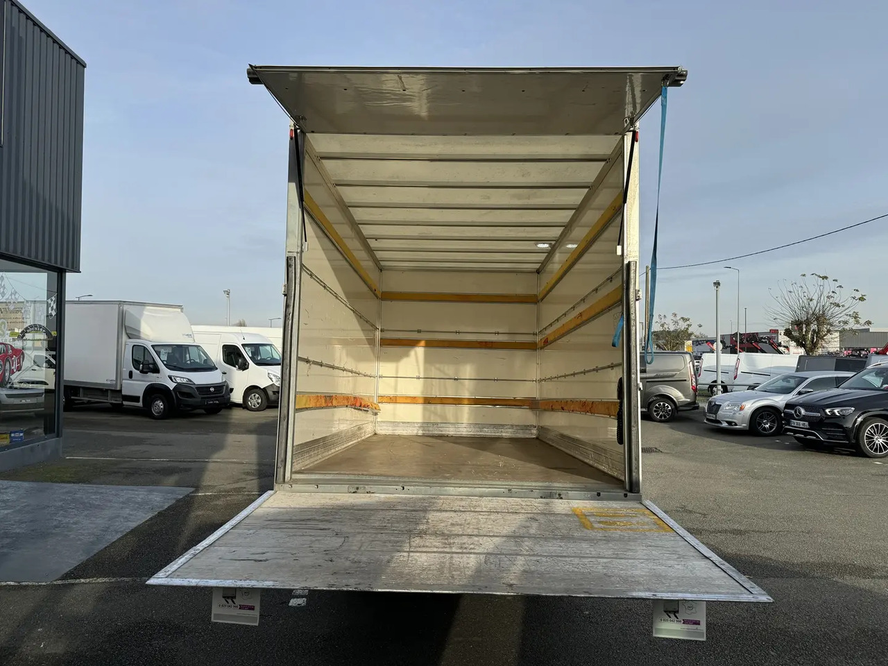 Iveco Daily 35C16 EMPATTEMENT 4100 - Van box: gambar 3 Iveco Daily 35C16 EMPATTEMENT 4100 - Van box: gambar 3