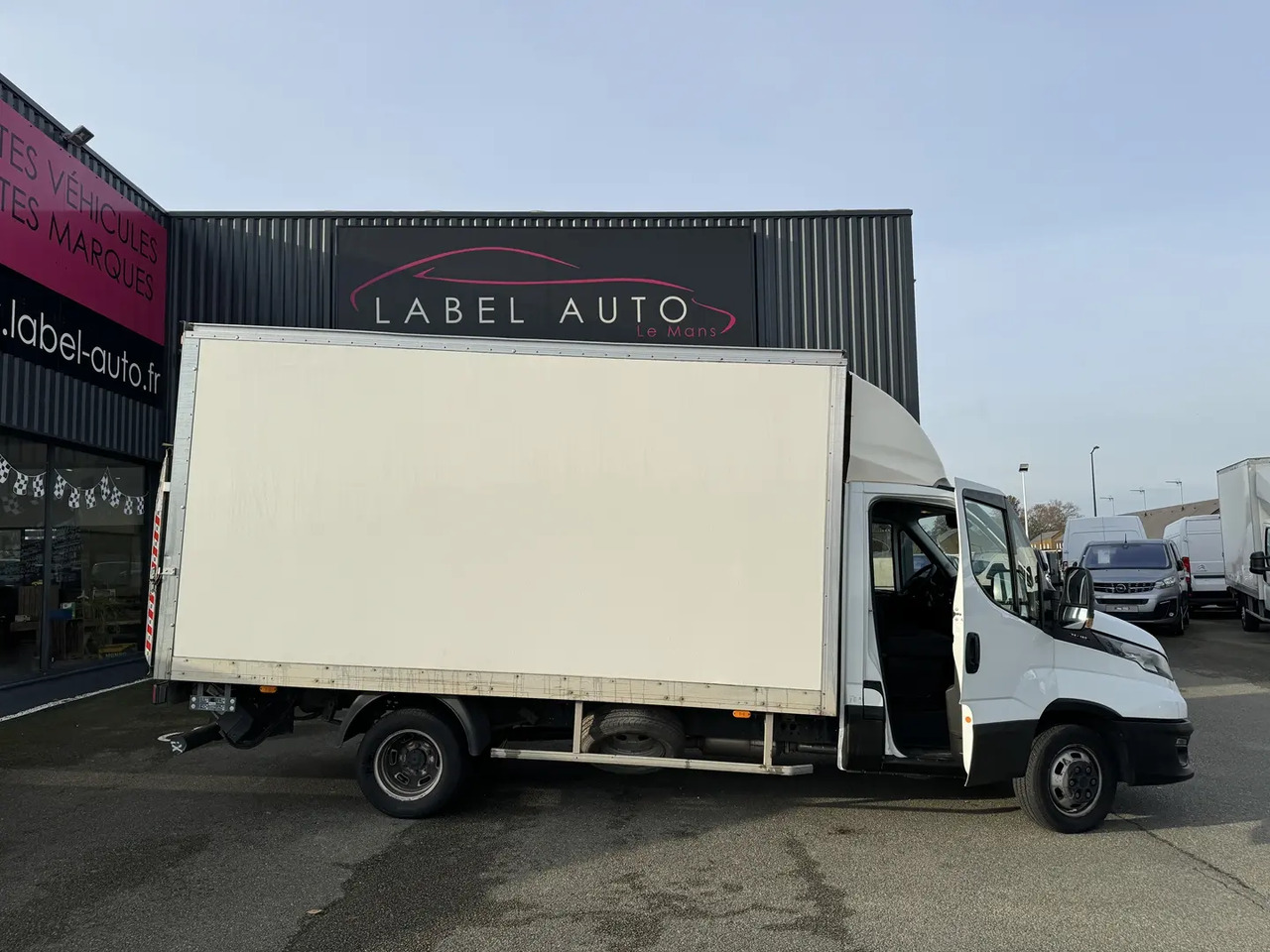 Iveco Daily 35C16 EMPATTEMENT 4100 - Van box: gambar 1 Iveco Daily 35C16 EMPATTEMENT 4100 - Van box: gambar 1