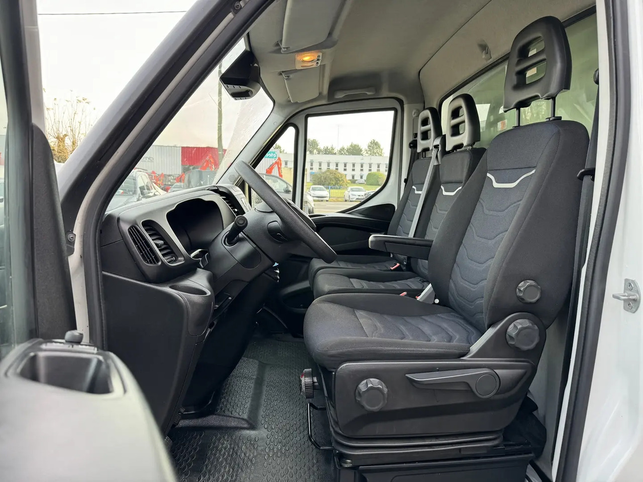 Iveco Daily 35C16 EMPATTEMENT 4100 - Van box: gambar 5 Iveco Daily 35C16 EMPATTEMENT 4100 - Van box: gambar 5