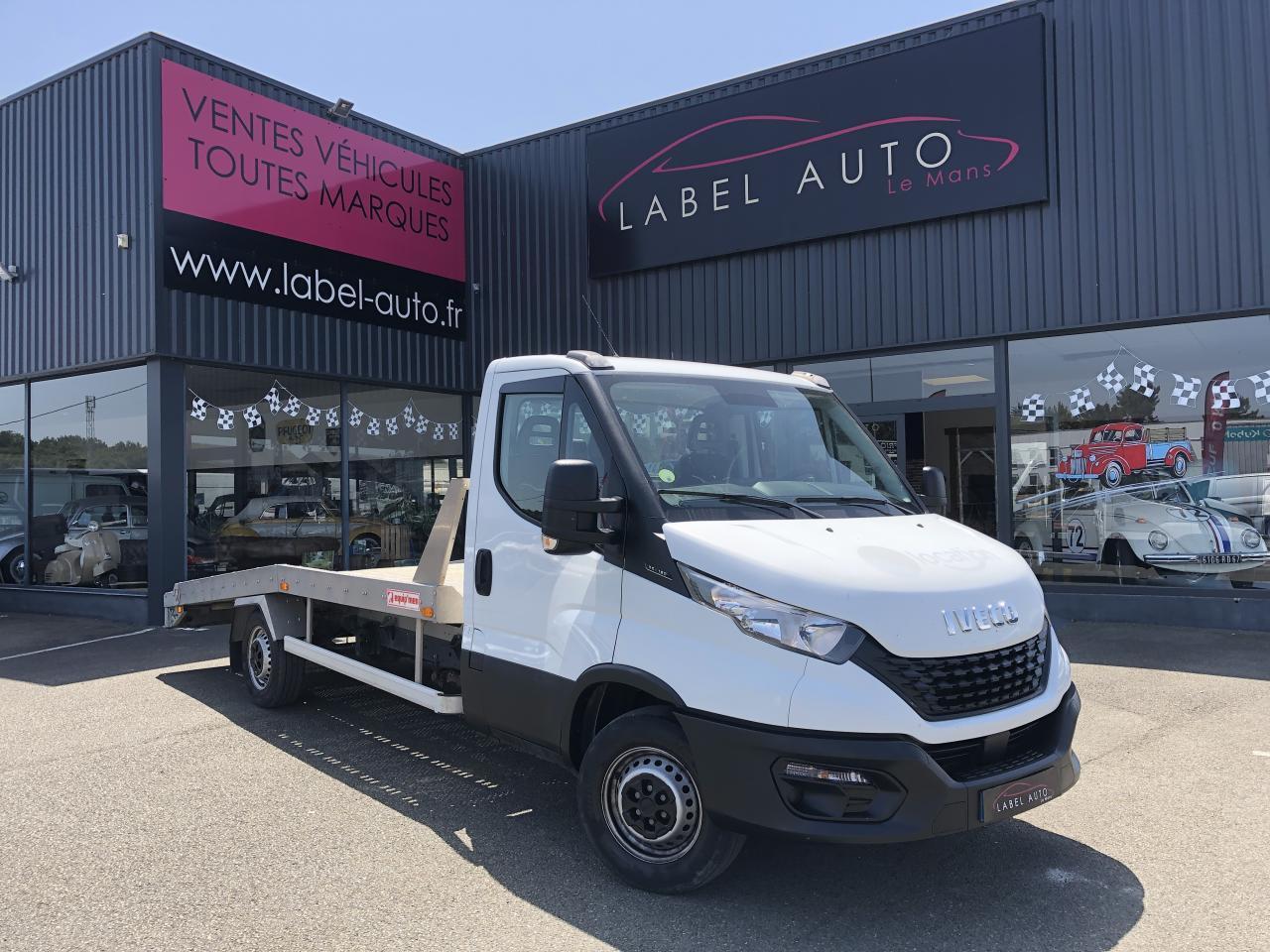 Iveco Daily IVECO PORTE VOITURE DEPANNEUSE 35 S 16 3L0 160 CH EMPATTEMENT 4100 PLATEAU FIX ALU EQUIP M - Truk pengangkut mobil: gambar 2 Iveco Daily IVECO PORTE VOITURE DEPANNEUSE 35 S 16 3L0 160 CH EMPATTEMENT 4100 PLATEAU FIX ALU EQUIP M - Truk pengangkut mobil: gambar 2