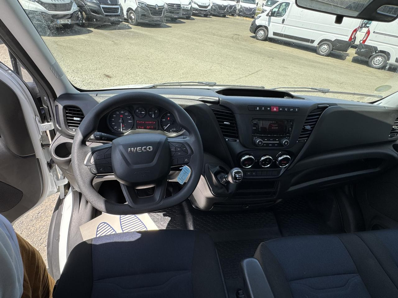 Iveco Daily IVECO PORTE VOITURE DEPANNEUSE 35 S 16 3L0 160 CH EMPATTEMENT 4100 PLATEAU FIX'ALU EQUIP'M - Truk pengangkut mobil: gambar 4 Iveco Daily IVECO PORTE VOITURE DEPANNEUSE 35 S 16 3L0 160 CH EMPATTEMENT 4100 PLATEAU FIX'ALU EQUIP'M - Truk pengangkut mobil: gambar 4