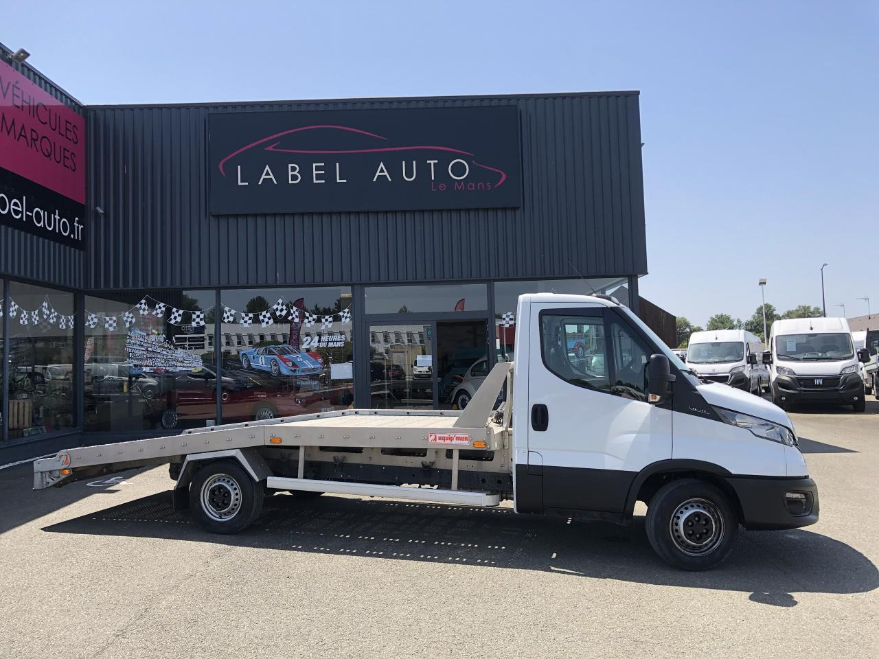 Iveco Daily IVECO PORTE VOITURE DEPANNEUSE 35 S 16 3L0 160 CH EMPATTEMENT 4100 PLATEAU FIX ALU EQUIP M - Truk pengangkut mobil: gambar 1 Iveco Daily IVECO PORTE VOITURE DEPANNEUSE 35 S 16 3L0 160 CH EMPATTEMENT 4100 PLATEAU FIX ALU EQUIP M - Truk pengangkut mobil: gambar 1